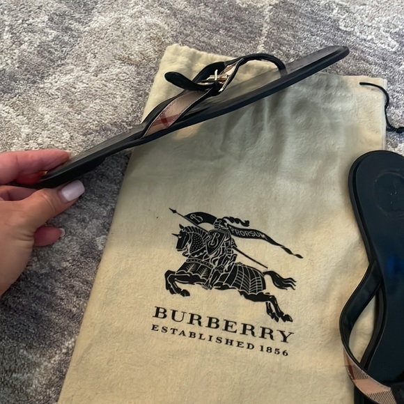 Burberry flip flops only worn once!! Authentic. Like new!! - Picture 2 of 4